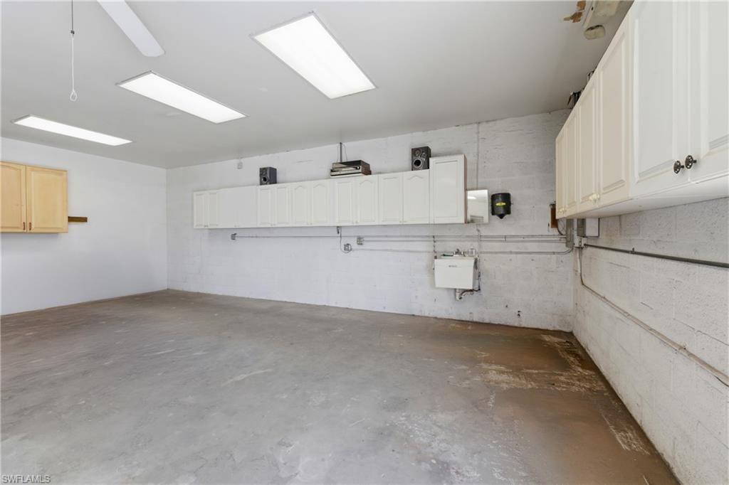 927 SE 13th Ave , Cape Coral, FL 33990 Photo