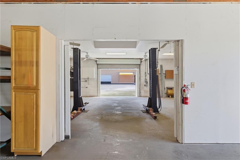 927 SE 13th Ave , Cape Coral, FL 33990 Photo