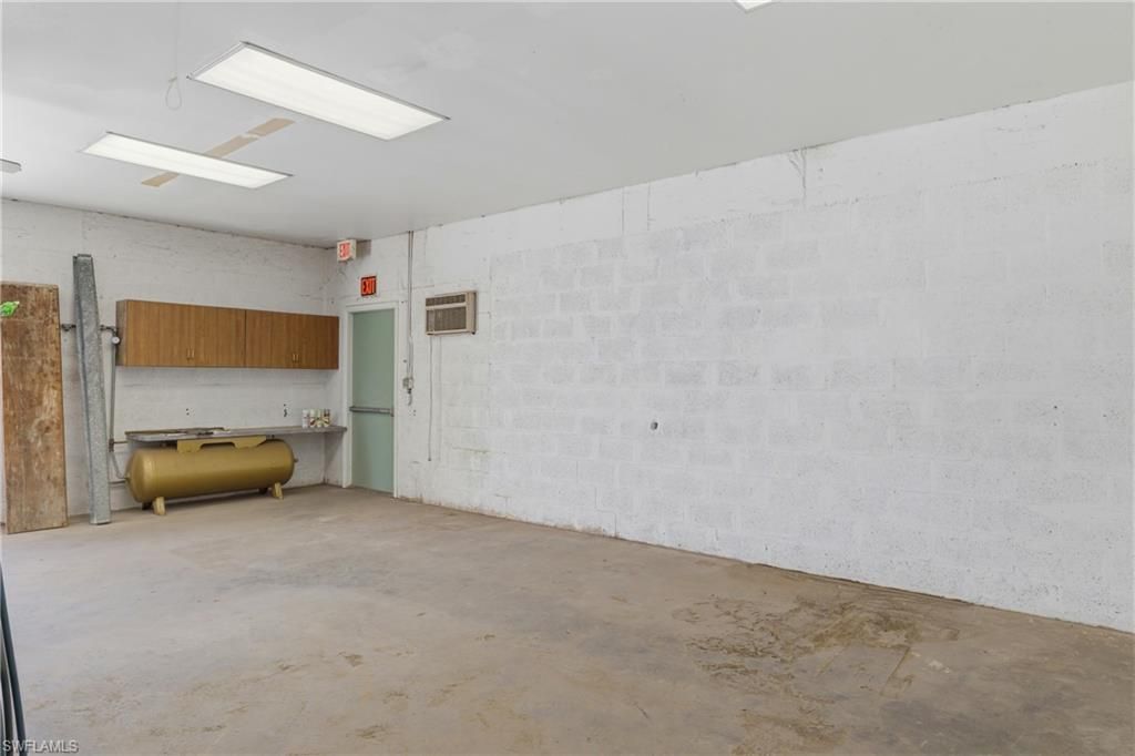 927 SE 13th Ave , Cape Coral, FL 33990 Photo