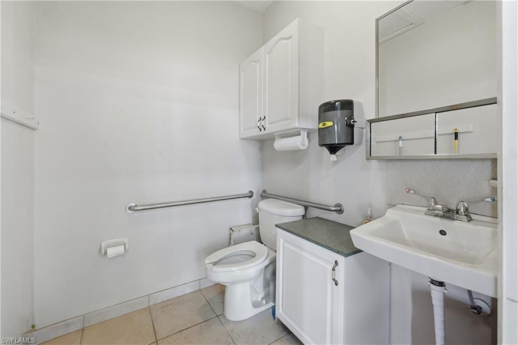 927 SE 13th Ave , Cape Coral, FL 33990 Photo