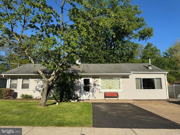 516 PARKWAY DRIVE, FAIRLESS HILLS, PA 19030