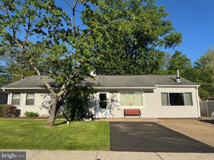 516 Parkway Drive, Fairless Hills, PA 19030 Main Photo