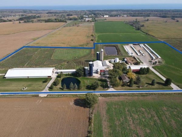 8223 Middle ROAD, Oostburg, WI 53070