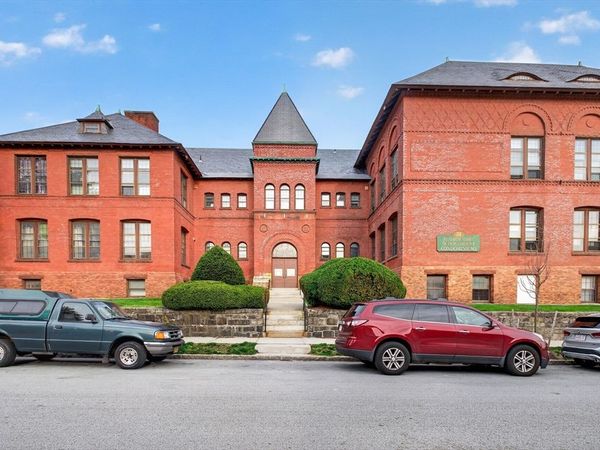 31 Elizabeth St, Unit 202, Worcester, MA 01605