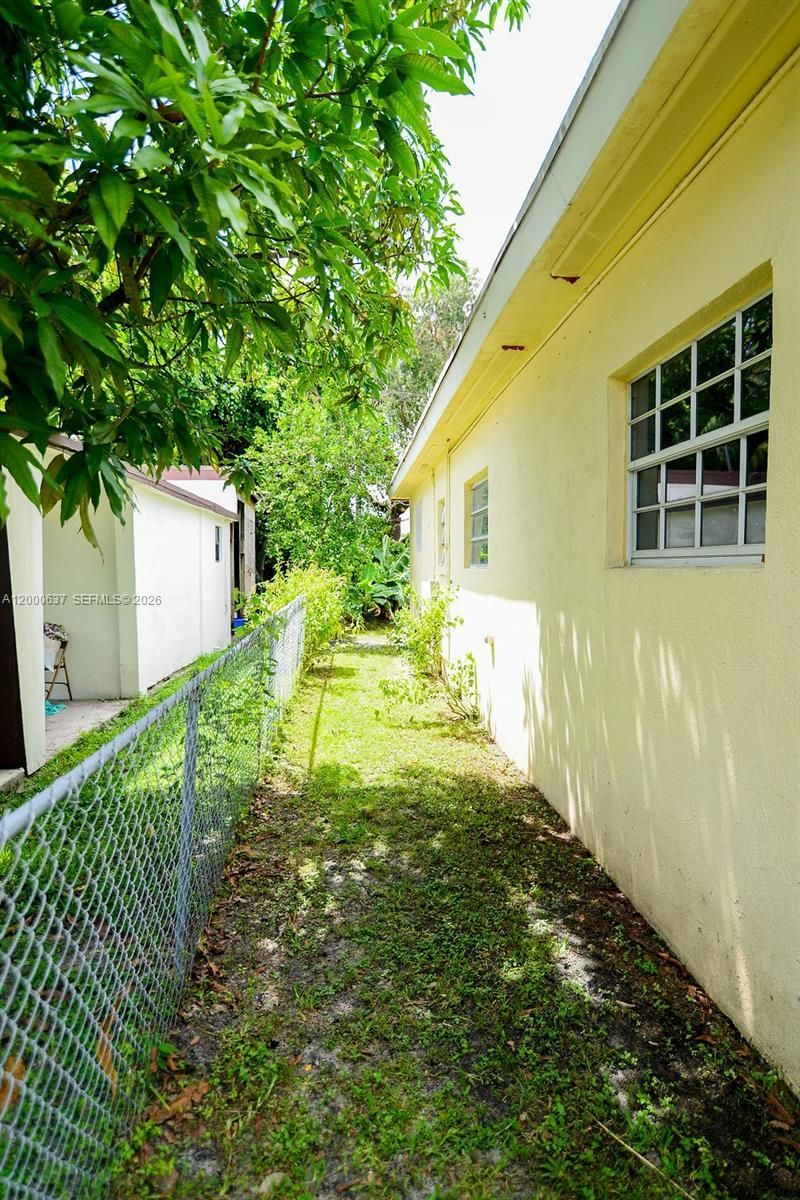 298 NW 104th St, Miami, FL 33150 Photo