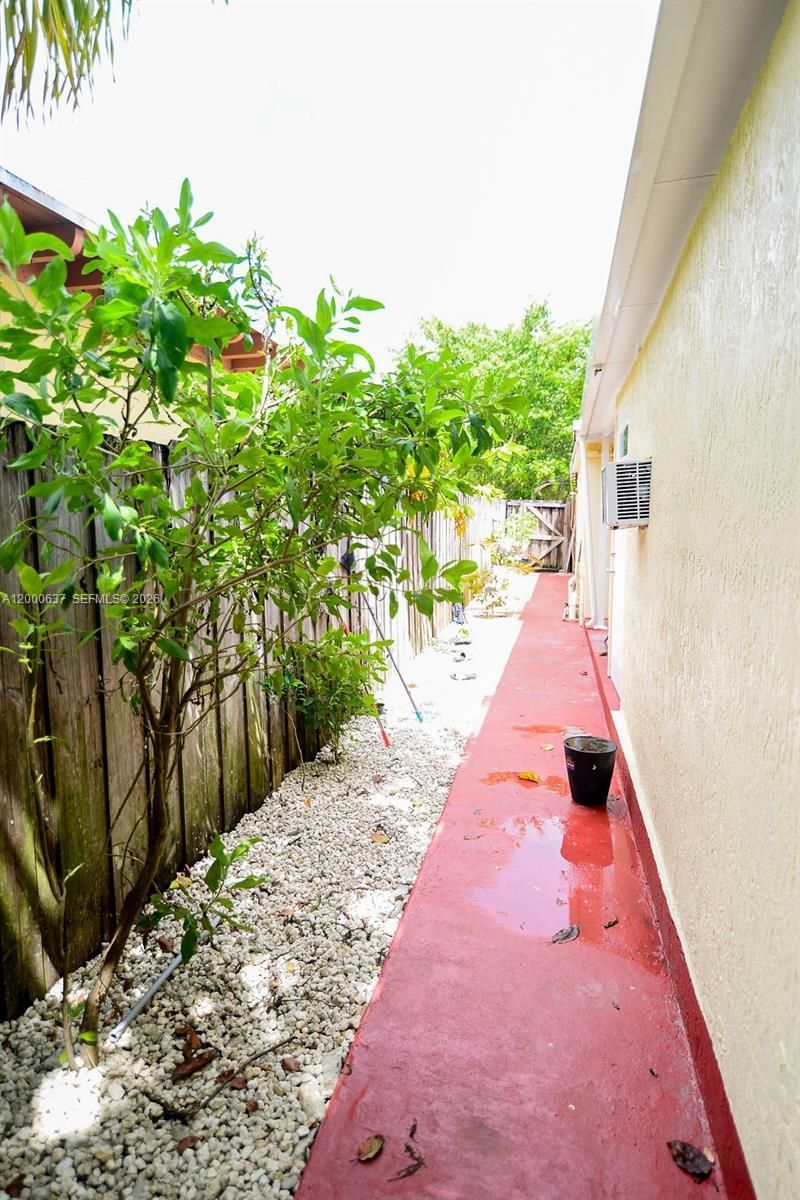 298 NW 104th St, Miami, FL 33150 Photo