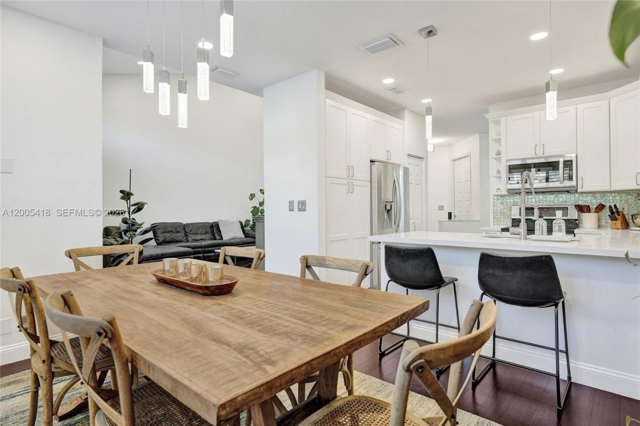 1062 SW 158th Ave , Pembroke Pines, FL 33027 Photo