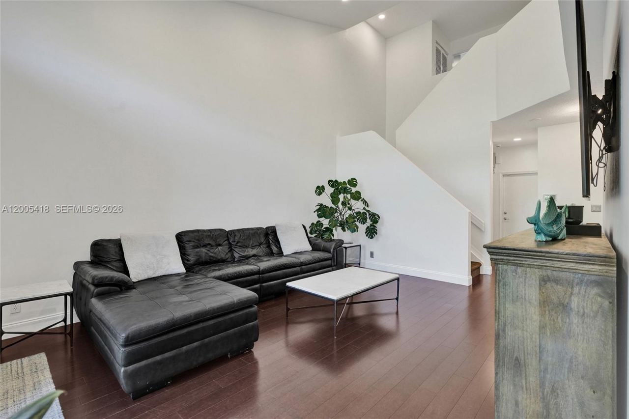 1062 SW 158th Ave , Pembroke Pines, FL 33027 Photo