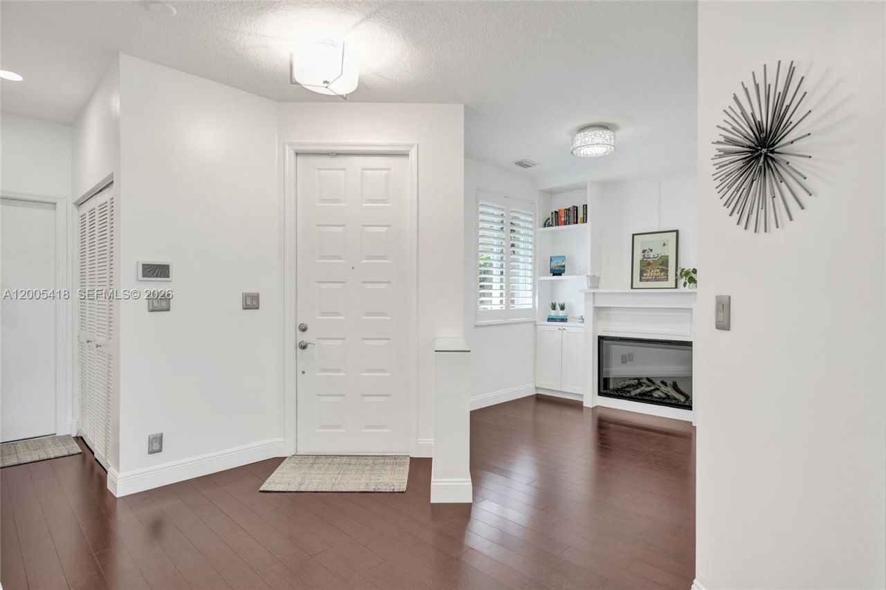 1062 SW 158th Ave , Pembroke Pines, FL 33027 Photo