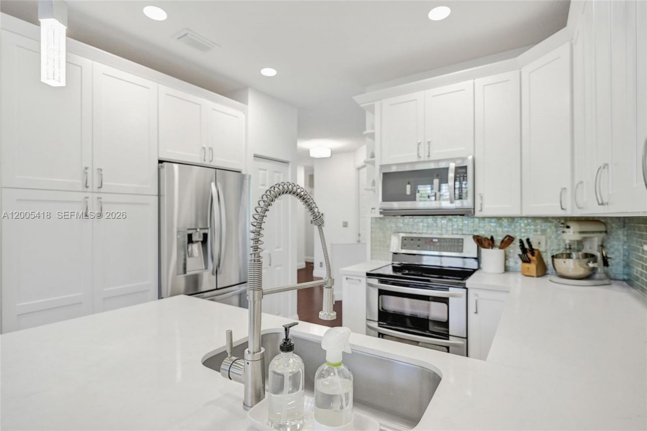 1062 SW 158th Ave , Pembroke Pines, FL 33027 Photo