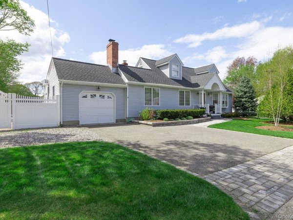 268 7th Avenue, Saint James, NY 11780