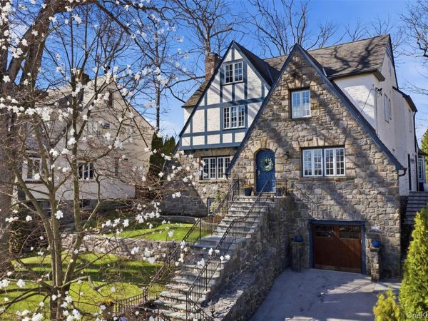 42 Mulberry Lane , New Rochelle, NY 10804