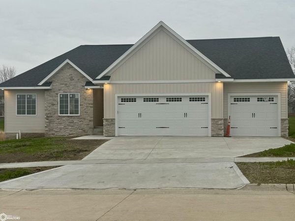 1218 N 18th Street, Chariton, IA 50049