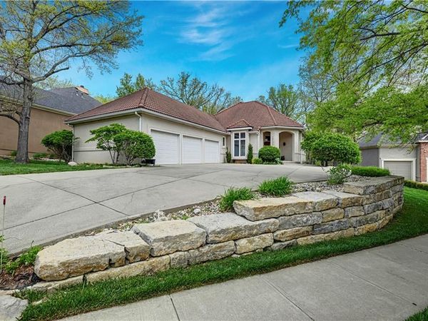 10545 Walmer Street, Overland Park, KS 66212