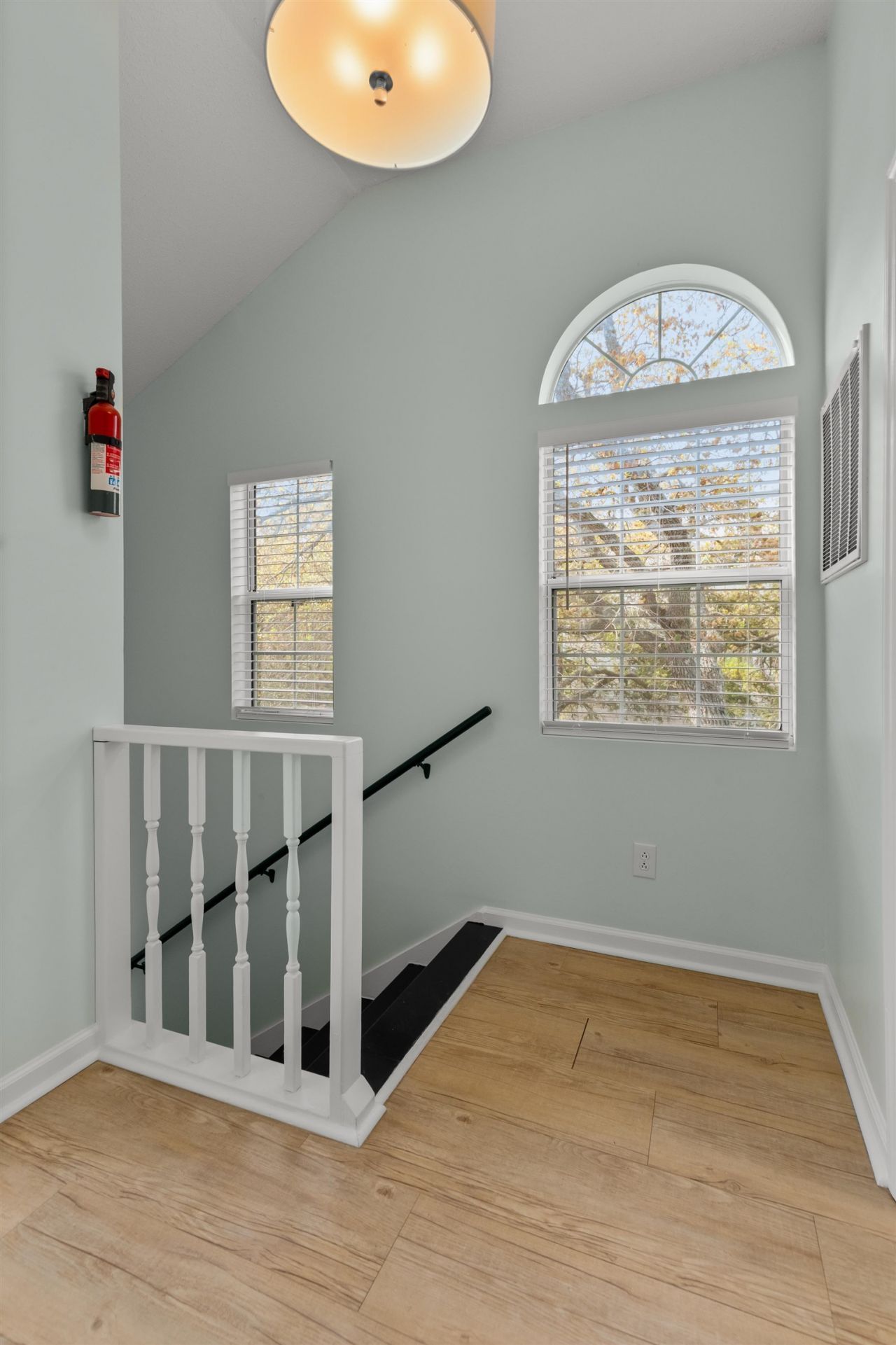 6001 - 1163 South Kings Hwy. Photo 34