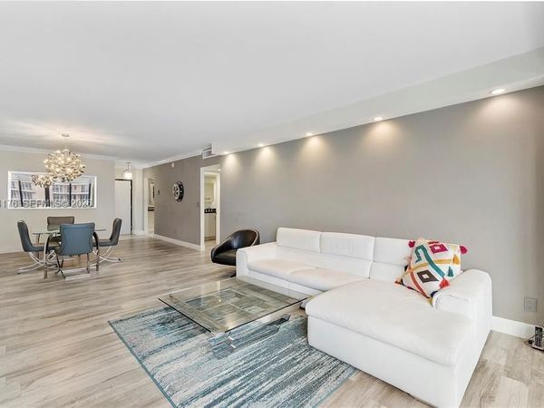 90 Edgewater Dr, Unit 614, Coral Gables, FL 33133