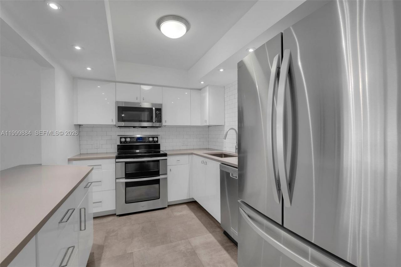 3050 NE 48th St, Unit 208, Fort Lauderdale, FL 33308 Photo