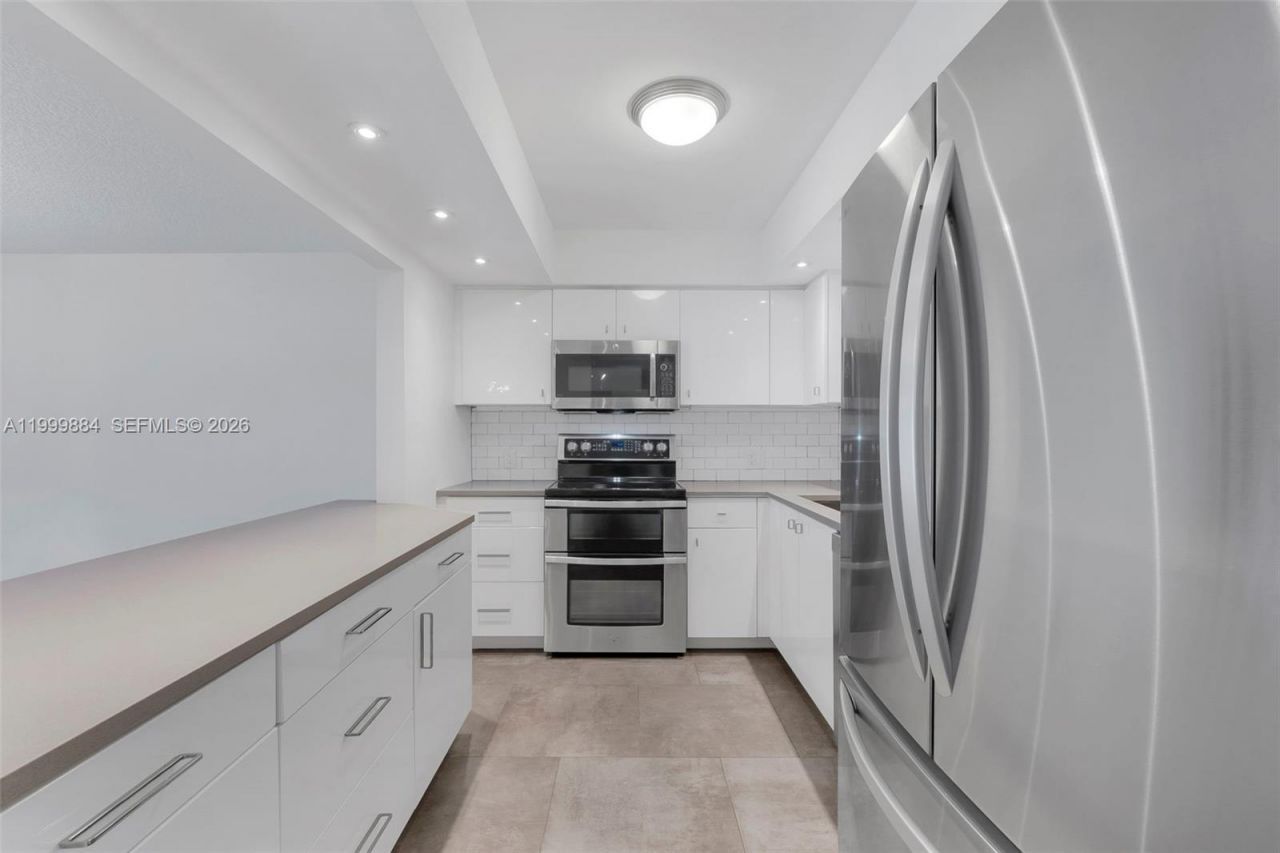 3050 NE 48th St, Unit 208, Fort Lauderdale, FL 33308 Photo