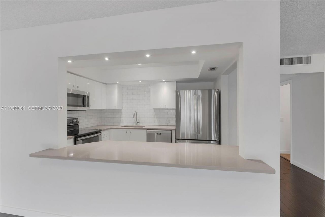 3050 NE 48th St, Unit 208, Fort Lauderdale, FL 33308 Photo