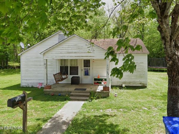 120 Poplar St, Harriman, TN 37748