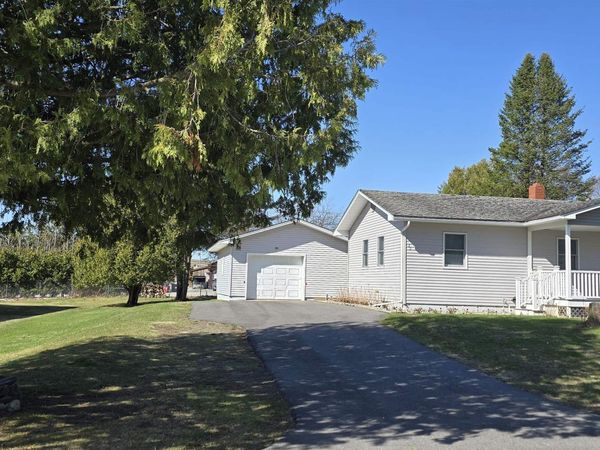 33 Lynwood Drive, Derby, VT 05829