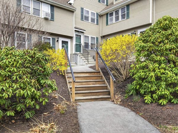 30 Charter Street, Unit 14, Exeter, NH 03833