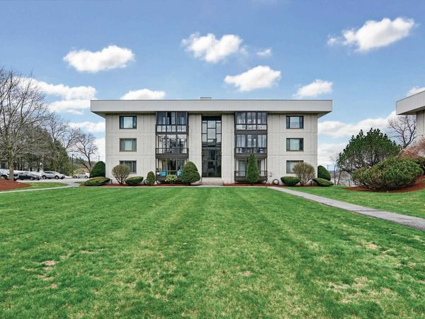 33 Spit Brook Road, Unit 21, Nashua, NH 03060