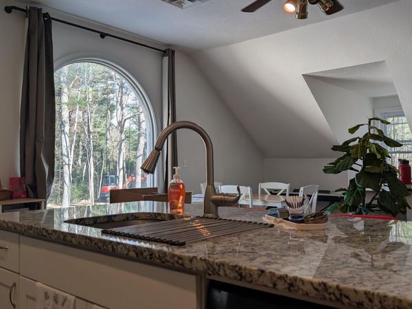 56 McIntosh Lane, Bedford, NH 03110