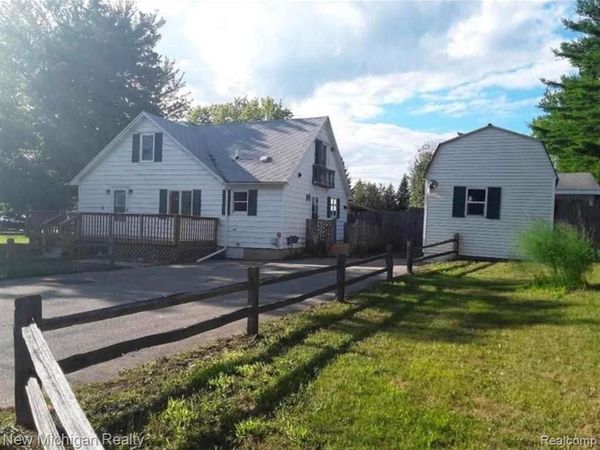 305 E Rolfe , Perry, MI 48872