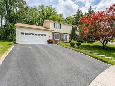 251 Beaconview Court , Rochester, NY 14617