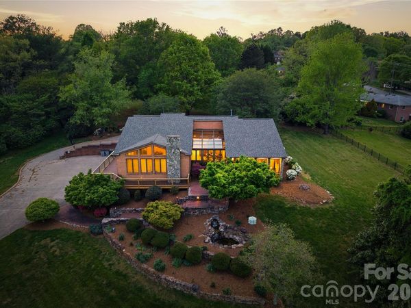 213 Hospital Avenue, Lenoir, NC 28645