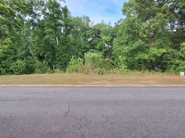 303 High Point Trail NW, Milledgeville, GA 31061