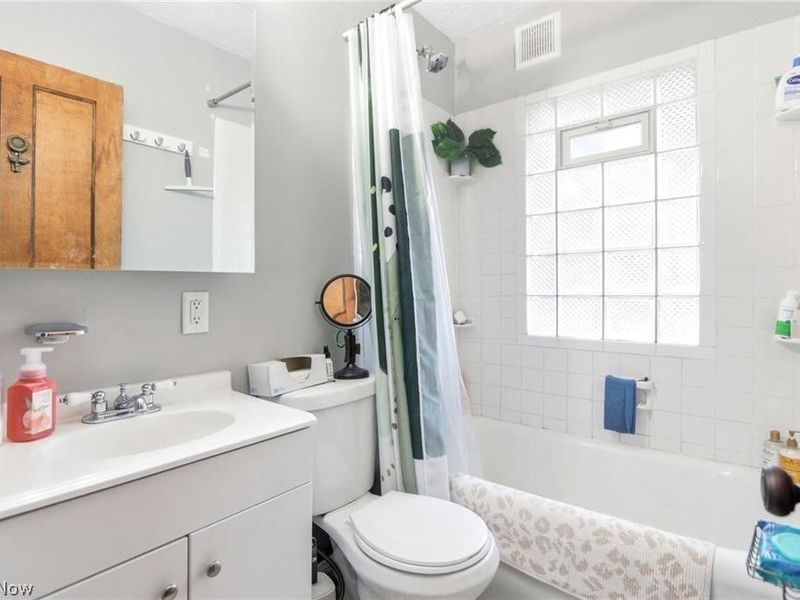 3319 W 111th Street, Cleveland, OH 44111 Photo 4