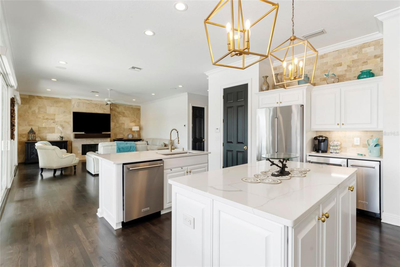 356 Belleair Drive Ne, Saint Petersburg, FL 33704 Photo