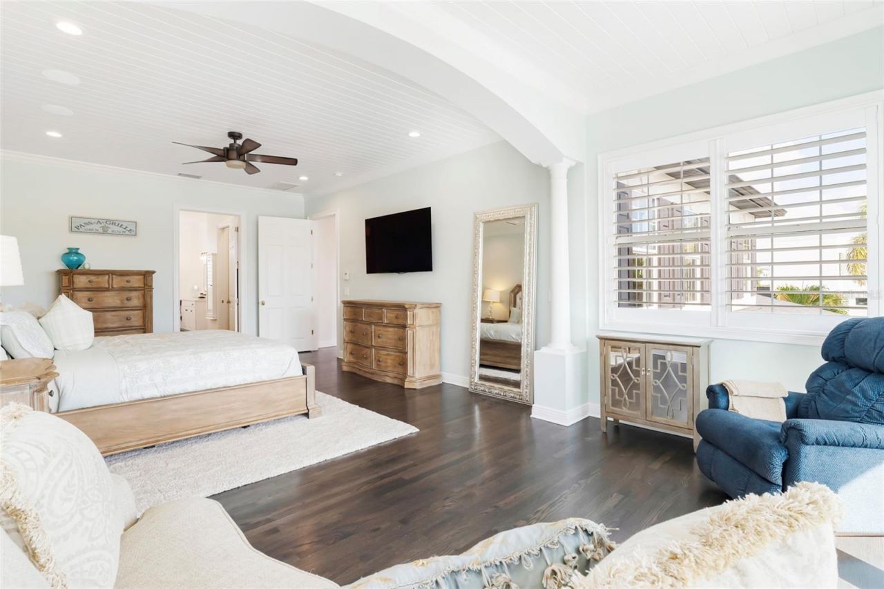 356 Belleair Drive Ne, Saint Petersburg, FL 33704 Photo