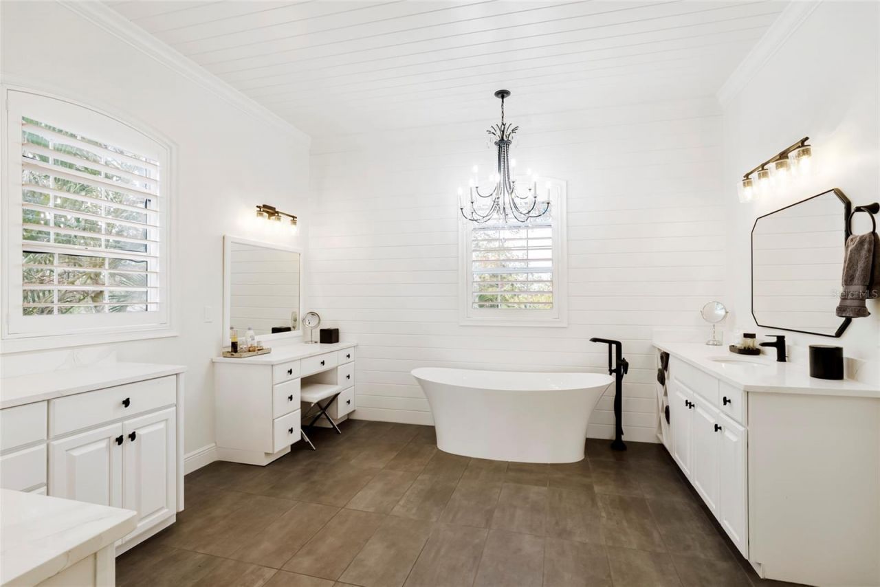 356 Belleair Drive Ne, Saint Petersburg, FL 33704 Photo