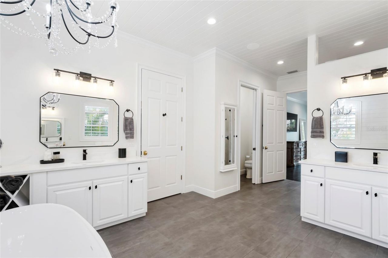 356 Belleair Drive Ne, Saint Petersburg, FL 33704 Photo