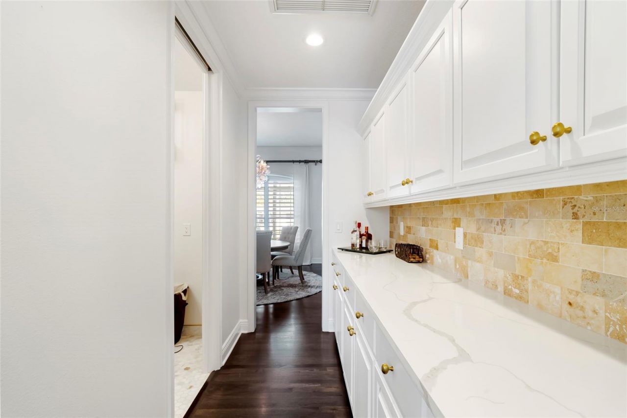 356 Belleair Drive Ne, Saint Petersburg, FL 33704 Photo