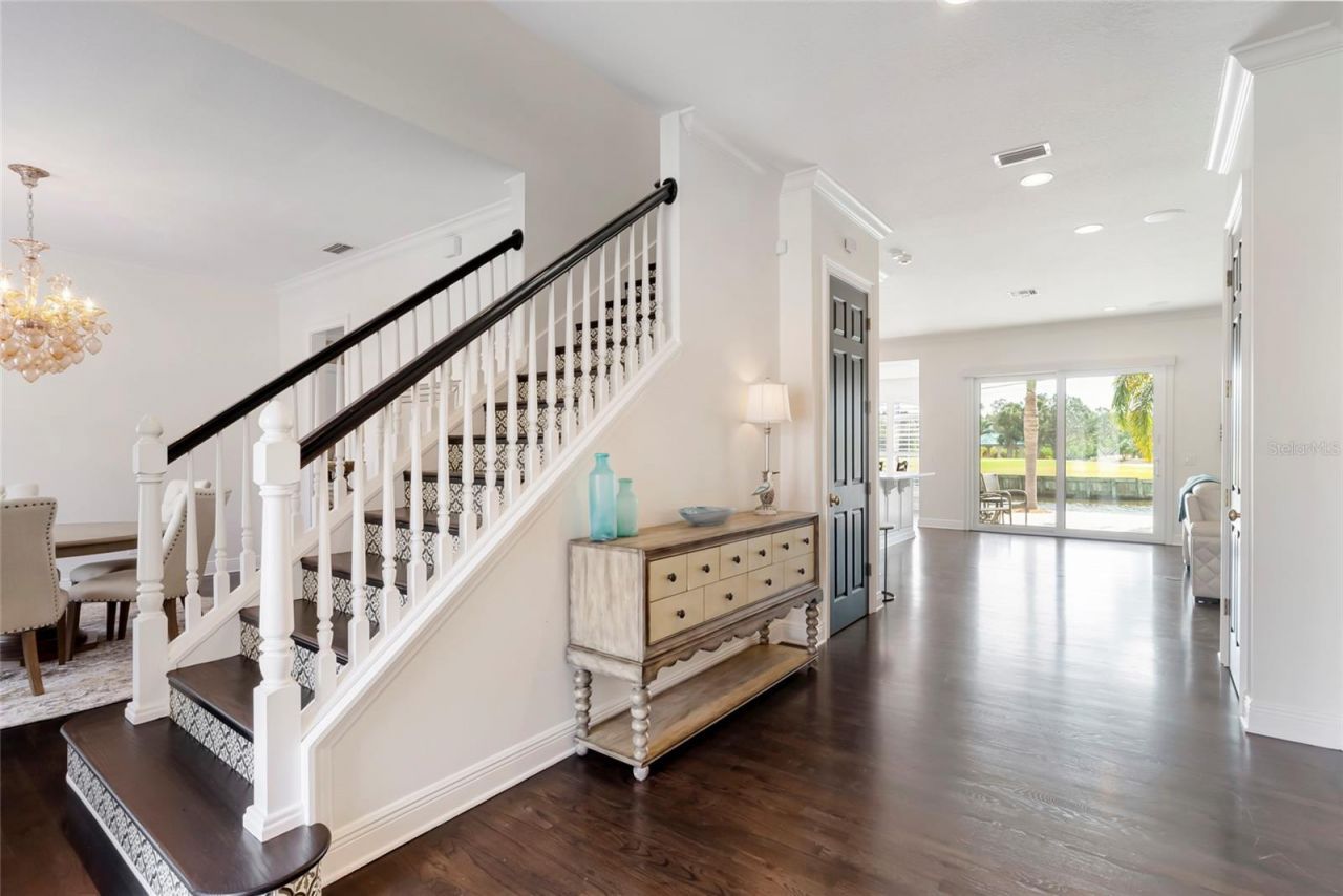 356 Belleair Drive Ne, Saint Petersburg, FL 33704 Photo