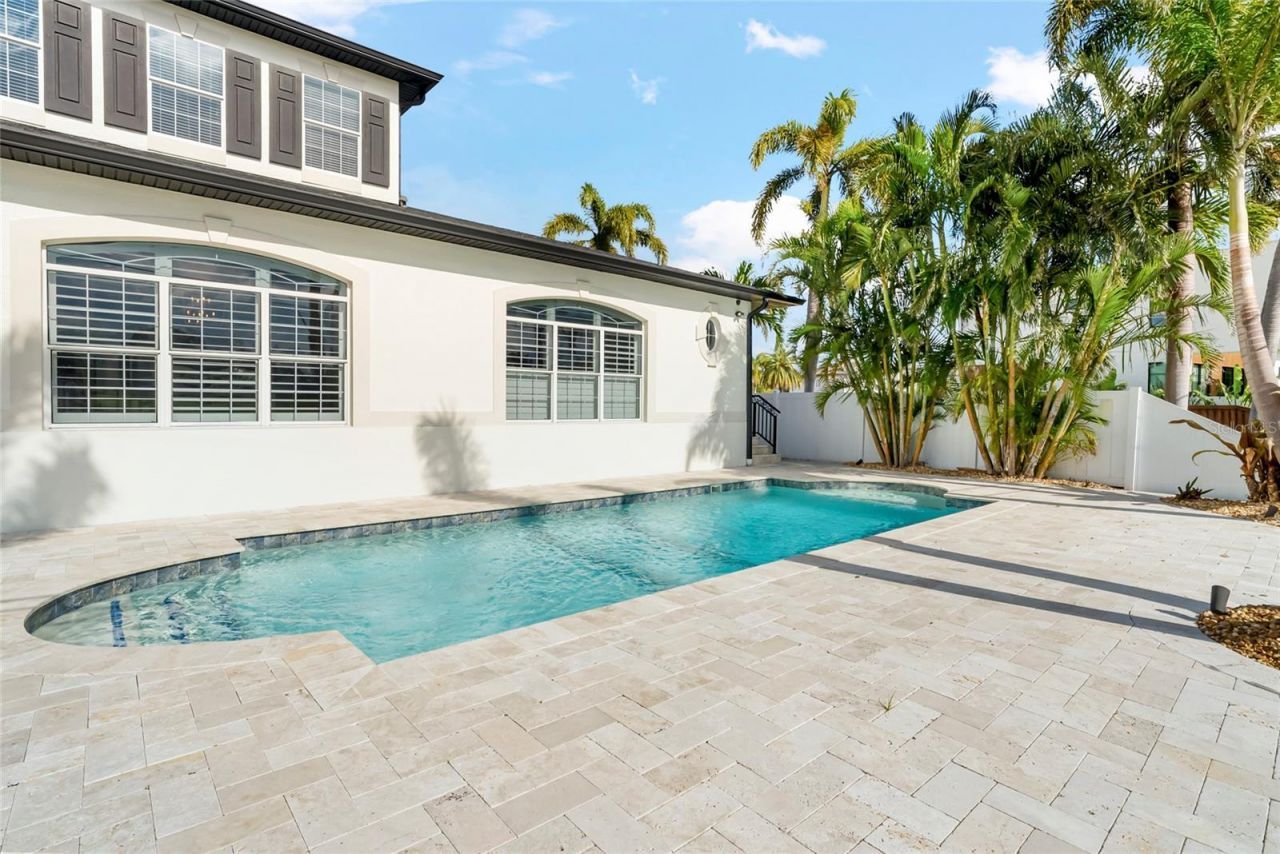 356 Belleair Drive Ne, Saint Petersburg, FL 33704 Photo
