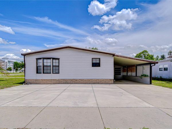 3934 SARAH DRIVE , WESLEY CHAPEL, FL 33543