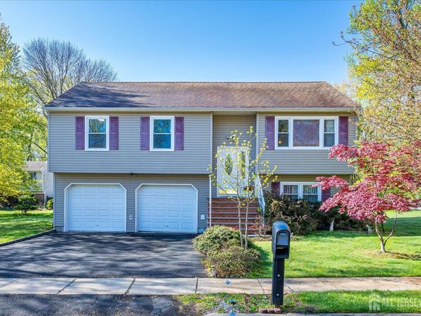 6 Sussex Court, Edison, NJ 08820