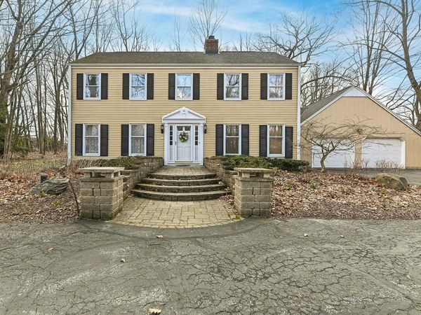 10125 W Kay PARKWAY, Hales Corners, WI 53130