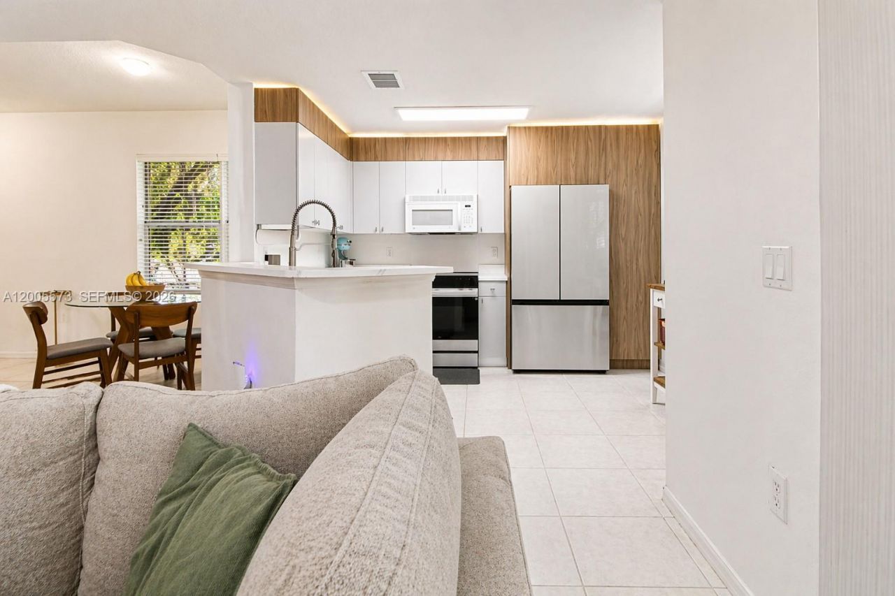 8940 NE 8th Ave, Unit 1201, Miami, FL 33138 Photo