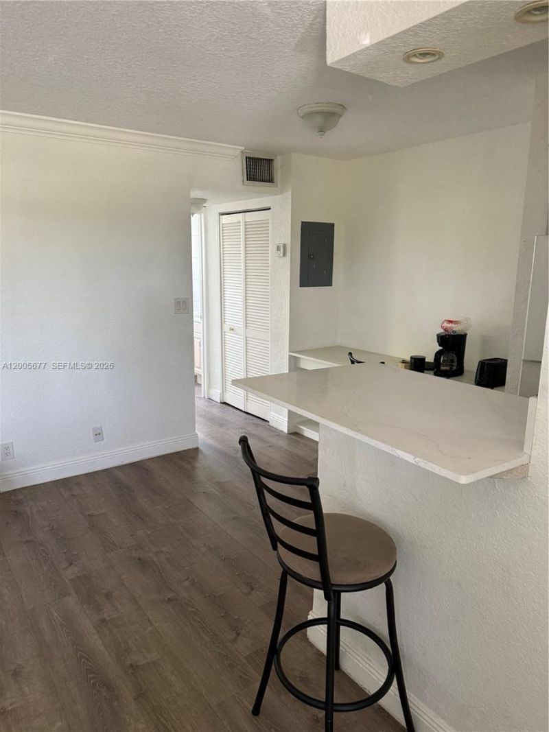 110 SE 2nd St , Unit 206, Hallandale Beach, FL 33009 Photo