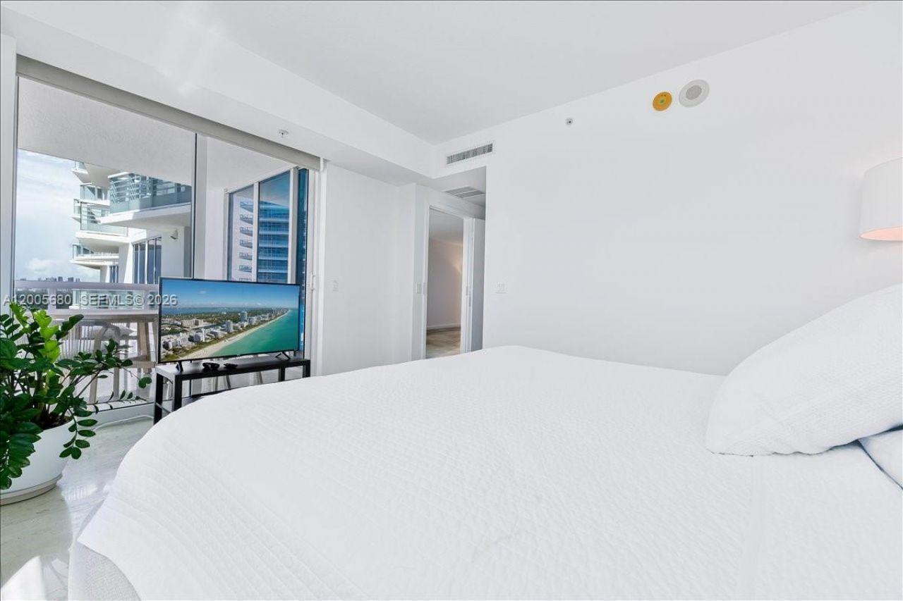 3801 Collins Ave , Unit 1105, Miami Beach, FL 33140 Photo