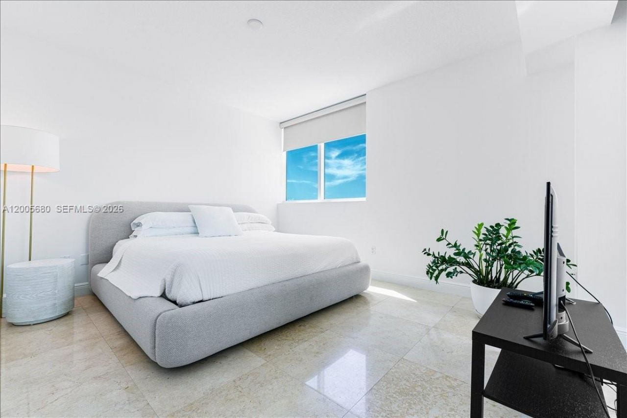 3801 Collins Ave , Unit 1105, Miami Beach, FL 33140 Photo