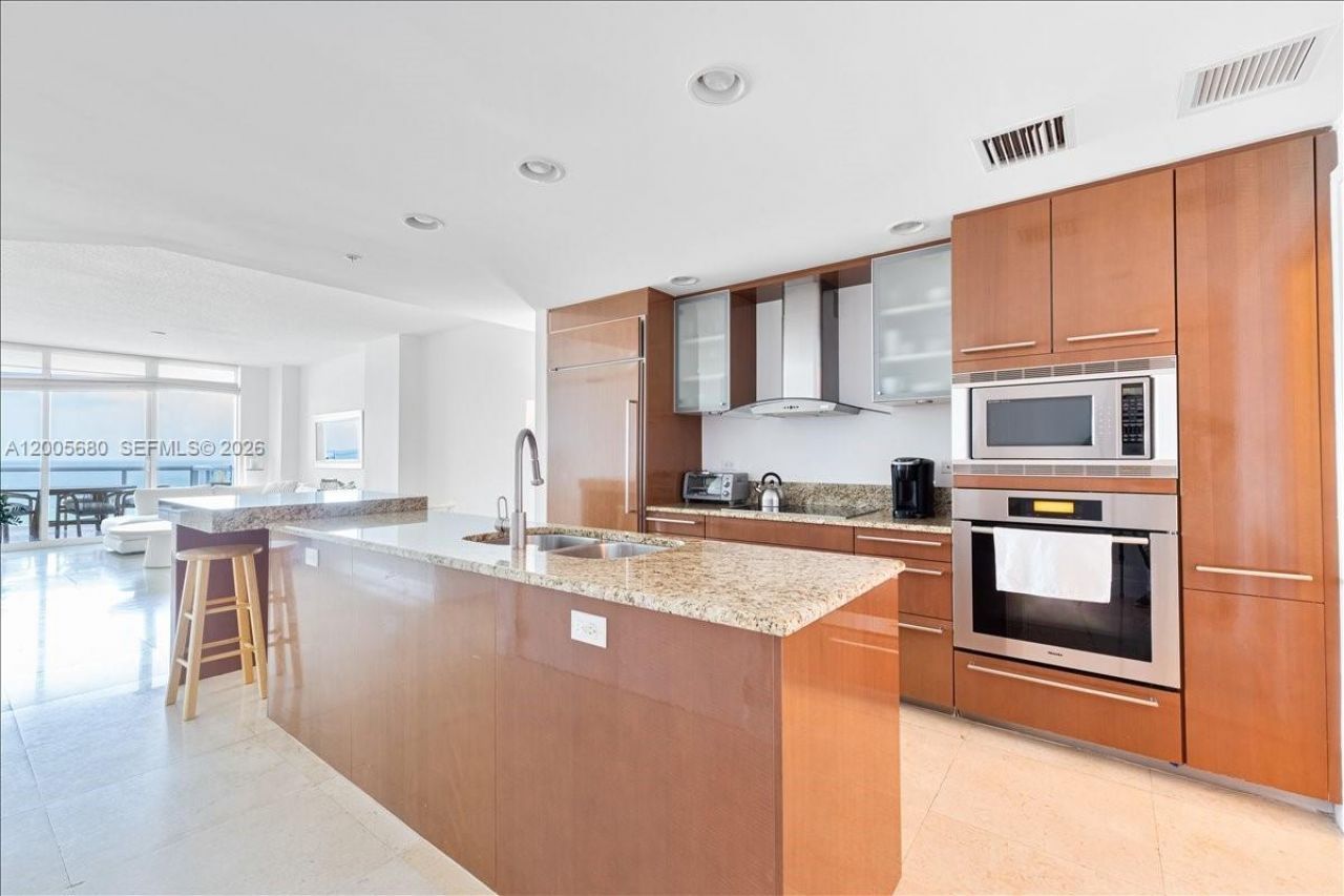 3801 Collins Ave , Unit 1105, Miami Beach, FL 33140 Photo
