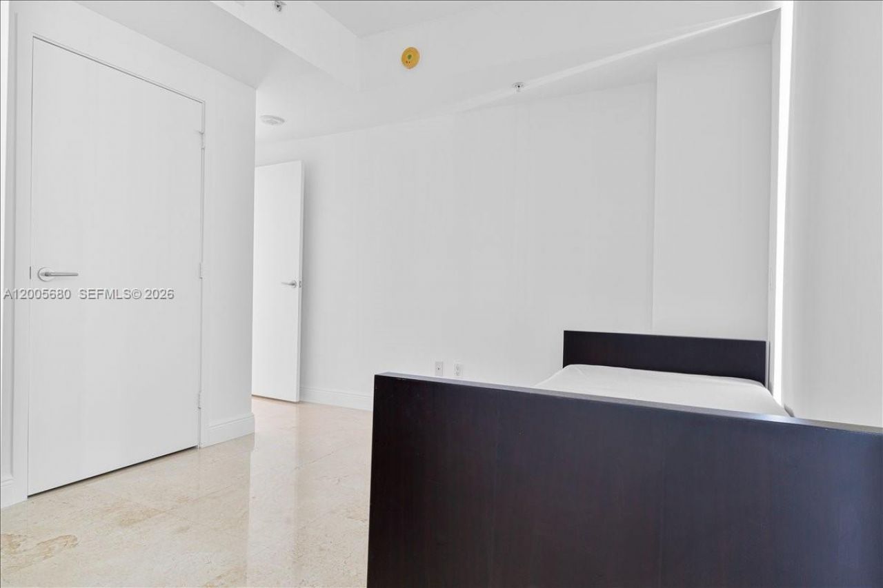 3801 Collins Ave , Unit 1105, Miami Beach, FL 33140 Photo