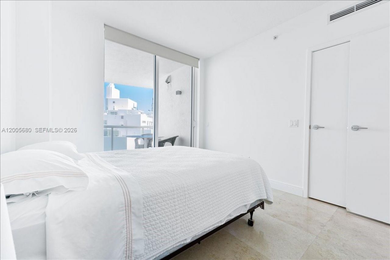 3801 Collins Ave , Unit 1105, Miami Beach, FL 33140 Photo